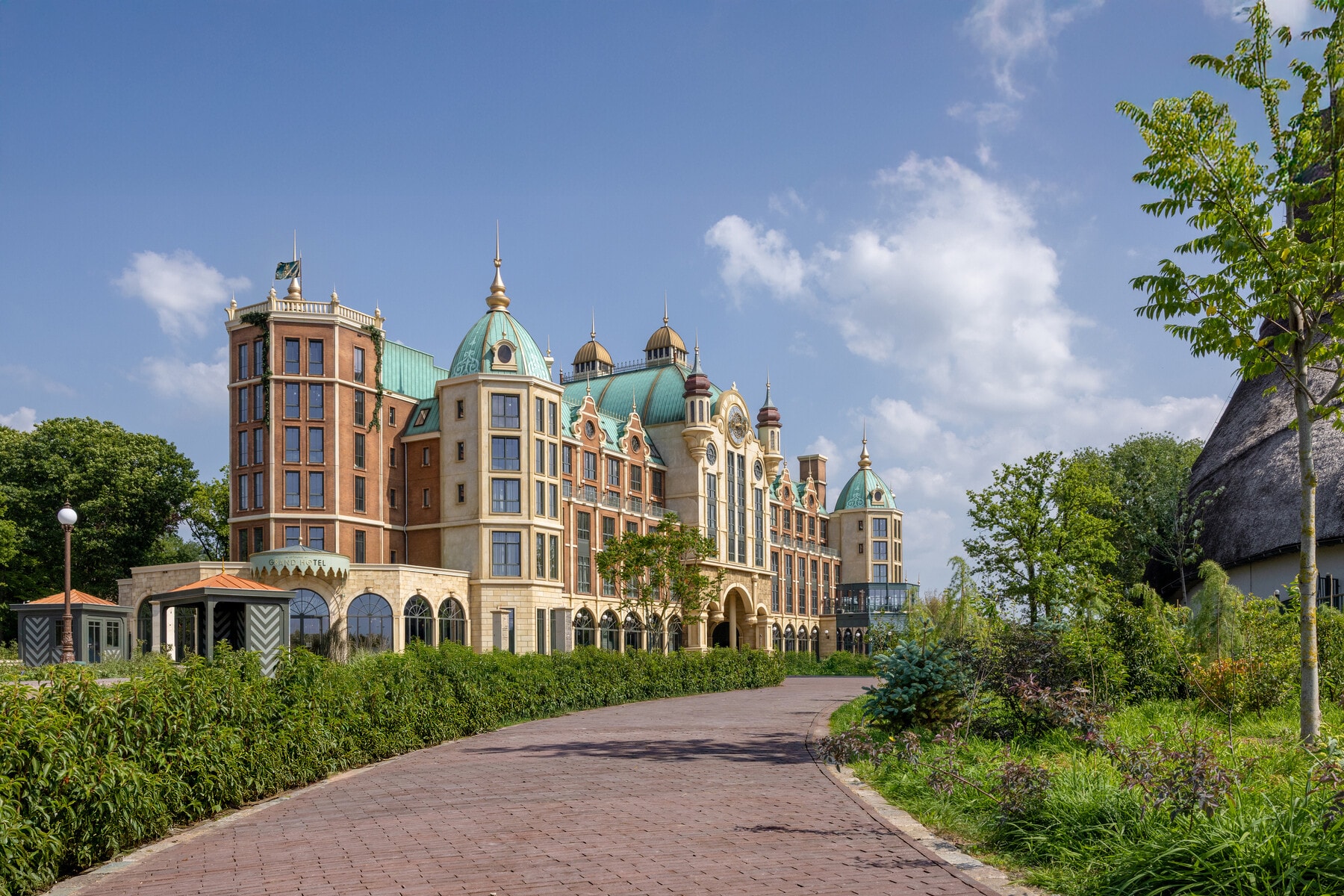 Exterieur van het Efteling Grand Hotel.