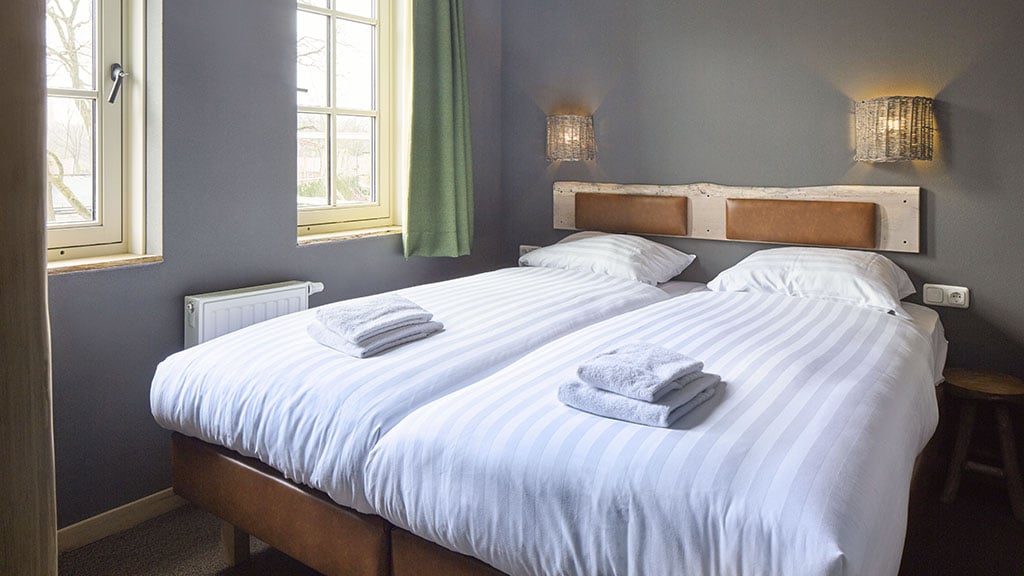 Chambre d'hôtel adaptée 6 personnes+ accès au parc