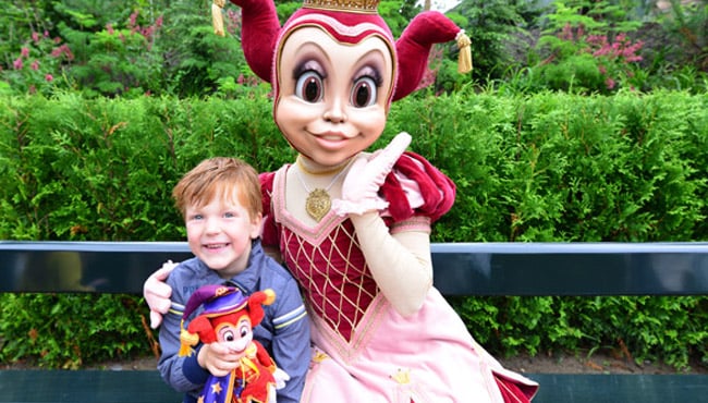 Pardijn en een jongentje met een Pardoes knuffel