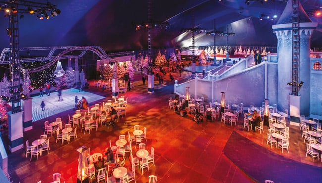 Gezellig zitten op de verschillende terrassen in het IJspaleis. Verschillende terrassen in het IJspaleis.