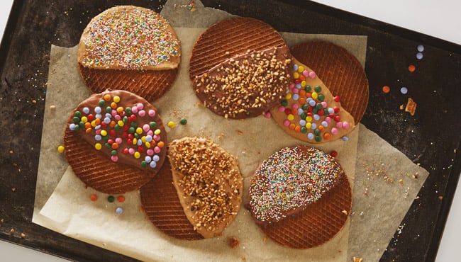 Stroopwafel DeLuxe met chocola en topping naar keuze.