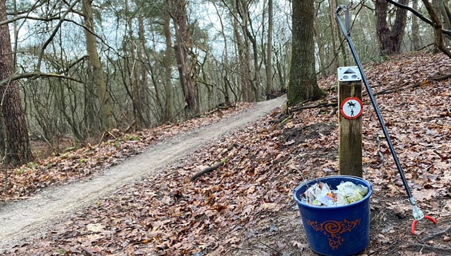 Efteling-collega's helpen de omliggende natuurgebieden schoon te houden.