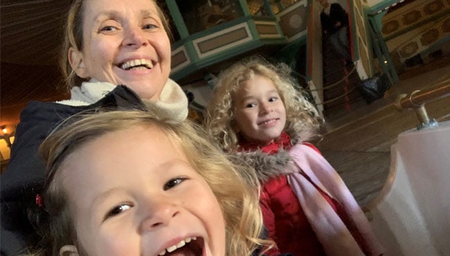 Claudia en haar twee dochters missen de Efteling