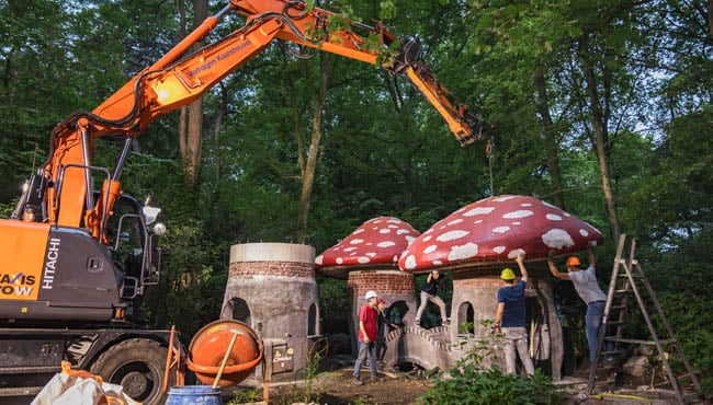 De rood met witte hoed wordt op de juiste plek getakeld