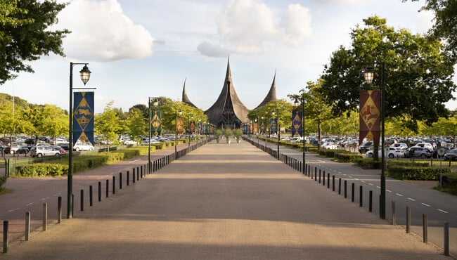 De aanlooproute naar het Huis van de vijf Zintuigen