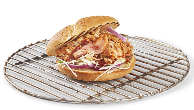 Heb je het broodje pulled chicken al geproefd? Het is een chili bun met pulled chicken en een frisse koolsalade. Alleen verkrijgbaar op het Anton Pieckplein.