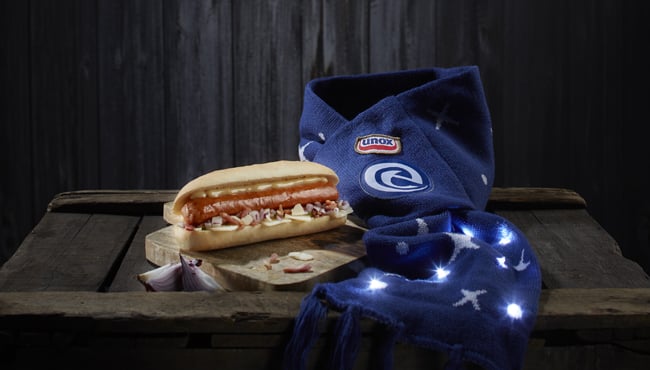 Gratis wintersjaal met lampjes bij het broodje Unox ‘Winter Special’