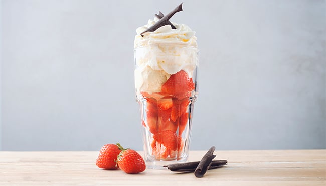 Zomerspecial aardbeien ijs slagroom