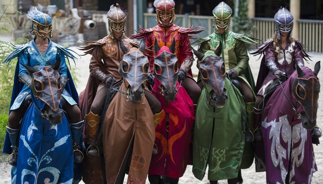 De vijf dappere ruiters: Thomas, Maurits, Lisa, Emma en Joost.