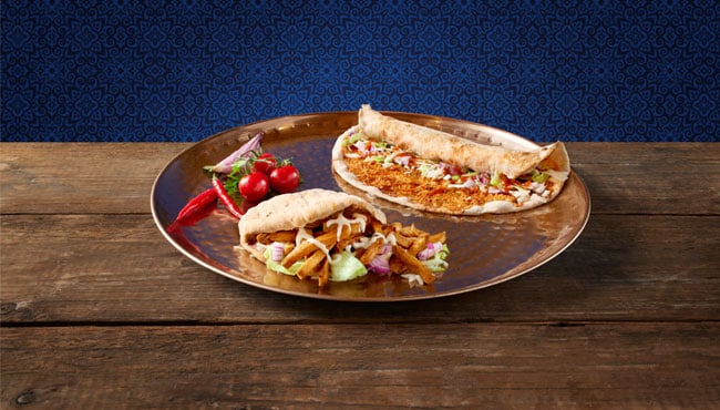 Nieuw: veganistische Turkse pizza’s en döner kebab bij horecalocaties de Oase en De Brutale Aap.