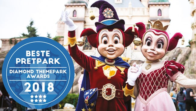 Foto van Pardoes en Pardijn voor Symbolica, met een button van het beste pretpark.