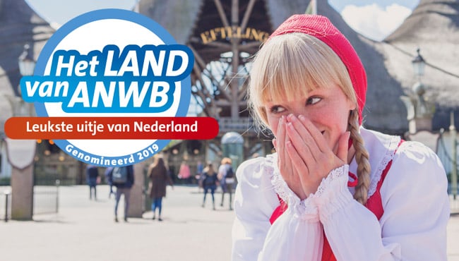 De hoofd entree van de Efteling met het logo van Het Land van ANWB.