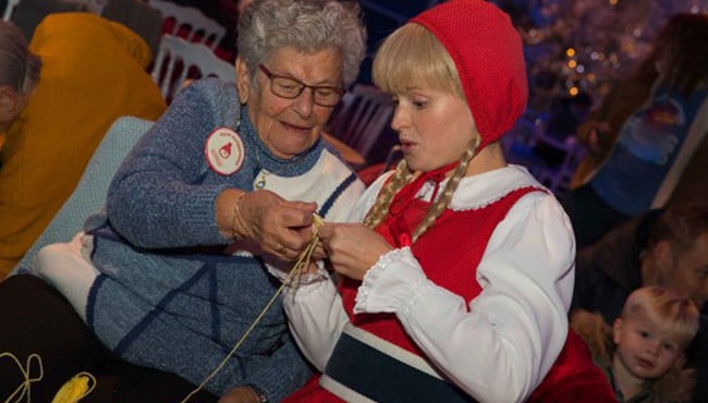 Roodkapje breien met mevrouw voor langnek