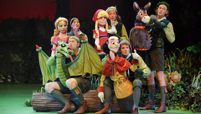 Scene uit Efteling-musical Sprookjesboom met prachtig decor