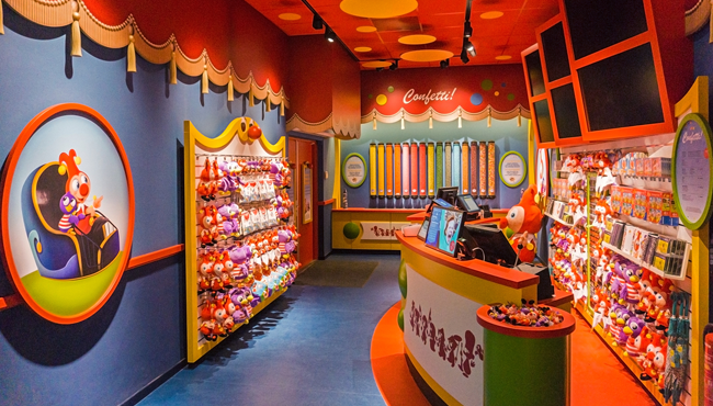 De vernieuwde shop Confetti, waar je attractiefoto’s en souvenirs kunt kopen.