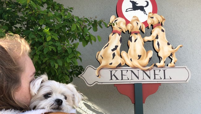 Hondenkennel bord in de Efteling