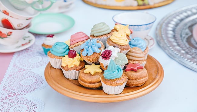 Efteling Wonderland - gebakjes op de feesttafel