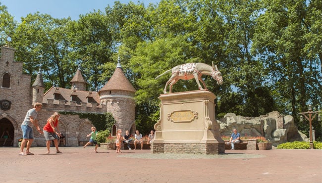 Ezeltje strek je in het Sprookjesbos in de Efteling.
