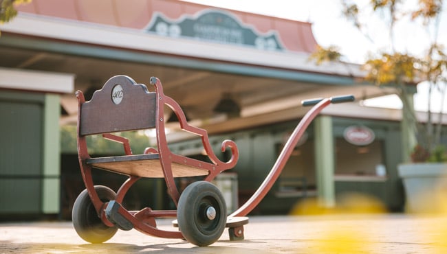 Wandelwagen die te huur is bij het nieuwe Efteling-servicegebouw