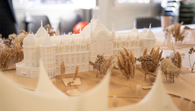 De maquette van het Efteling Grand Hotel geeft de grootsheid goed weer.