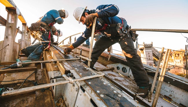 De overgang van hout naar staal wordt gerealiseerd