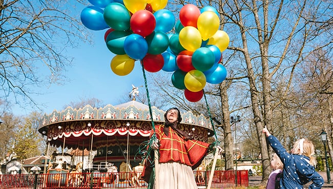 het anton pieck plein met het ballonnenvrouwtje