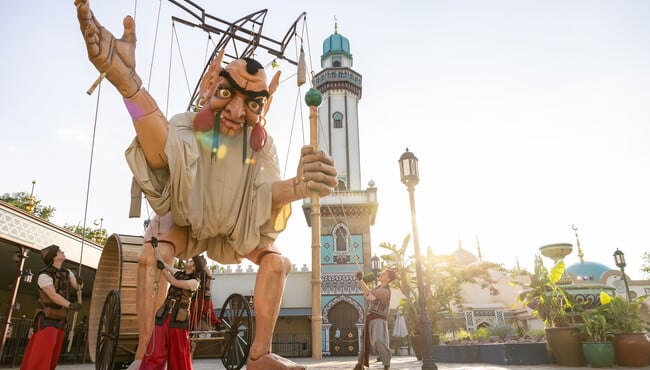 Djinn op het fata morgana Plein met Alis en Amir