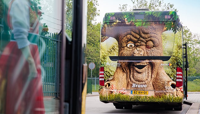 achterzijde van de sprookjesbus