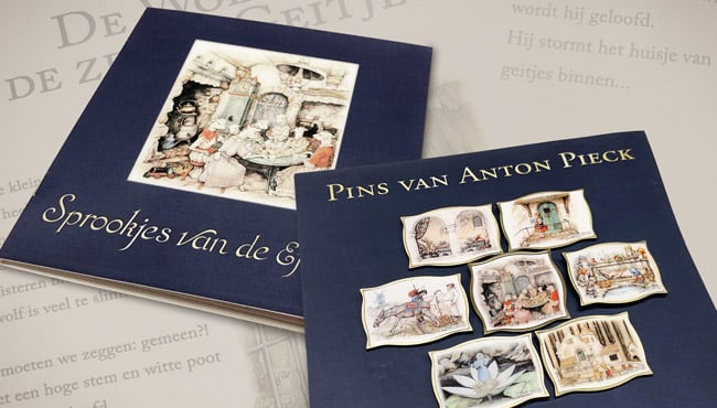 De set pins  van Anton Pieck is vanaf 11 mei verkrijgbaar voor € 25,-