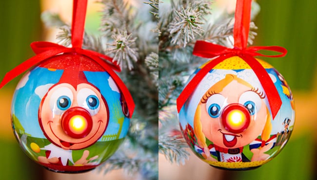 De allerleukste ballen voor in de kerstboom zijn van Jokie en zijn vriendjes.