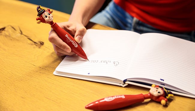 Schrijf je kerstkaarten met deze mooie Pardoes pen.