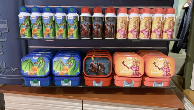 Lunchtrommels en drinkbekers van Draak, Assepoester en Raveleijn