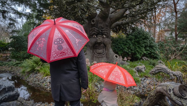 Nieuw: rode magische paraplu’s voor kinderen en volwassenen