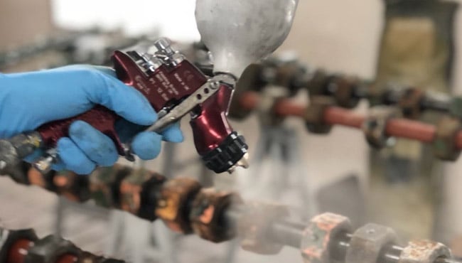 De moeren van de Efteling-achtbaan Python die worden gebruikt als aandenken, worden voorzien van een speciale coating