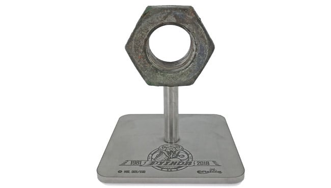 Een moer van de Efteling-achtbaan Python