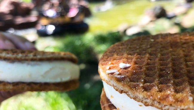 Twee Stroopwafel ijsjes in de Efteling.