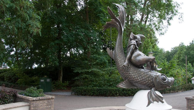 Paadje naar picknickplaatsje tegenover Wensbron.