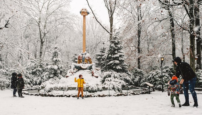 Sneeuwballengevecht in het Sprookjesbos bij Langnek
