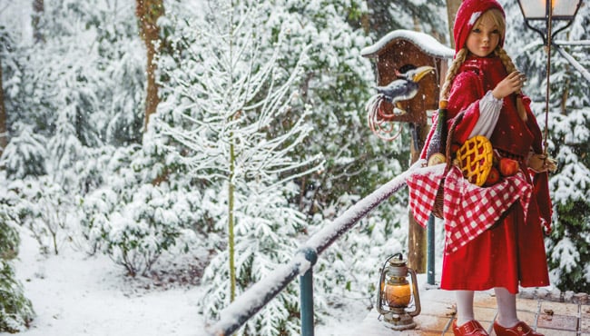 Roodkapje is ook in de winter te vinden in het Sprookjesbos