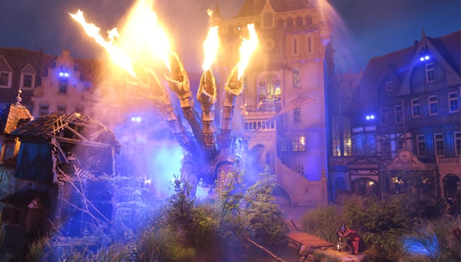 Als de avond valt is de parkshow Raveleijn extra spectaculair.