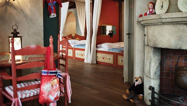 De Roodkapje Themasuite in het Efteling Hotel.