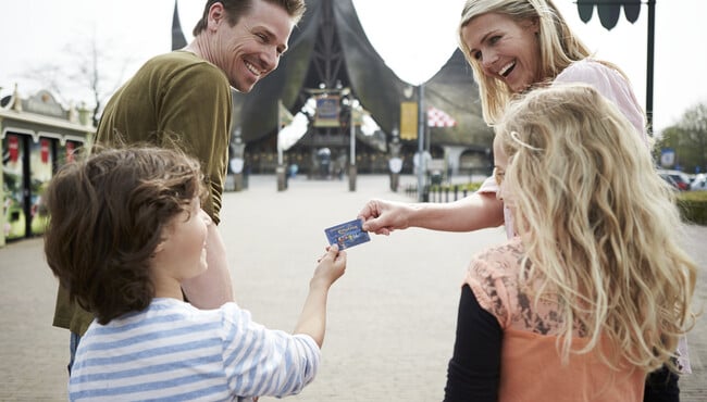 Een gezin met een Efteling Abonnement.