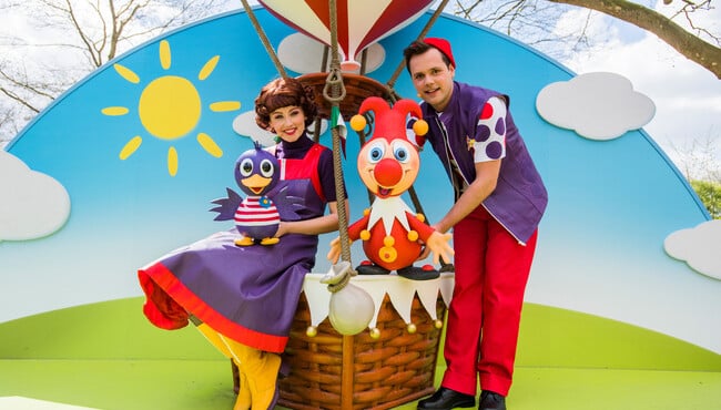 Jokie en Jet op het Carnaval Festival Plein in de Efteling.