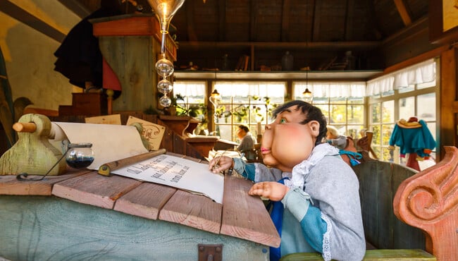Laaf aan het studeren in het Leerhuys in de Efteling