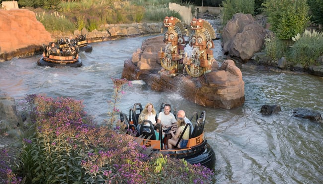 Drie bootjes in waterattractie Piraña in de Efteling.