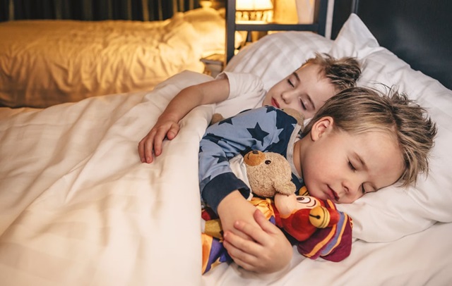 Kinderen overnachten in het Efteling Hotel