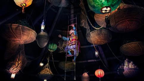 Handelaar hangt in ladder in Sirocco