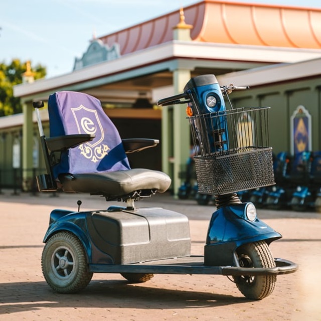 Efteling scootmobiel voor het servicegebouw